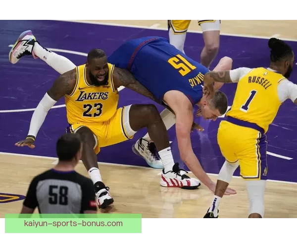 41岁詹姆斯连续11战出手受限为胜利转型却因裁判判罚无奈显落寞